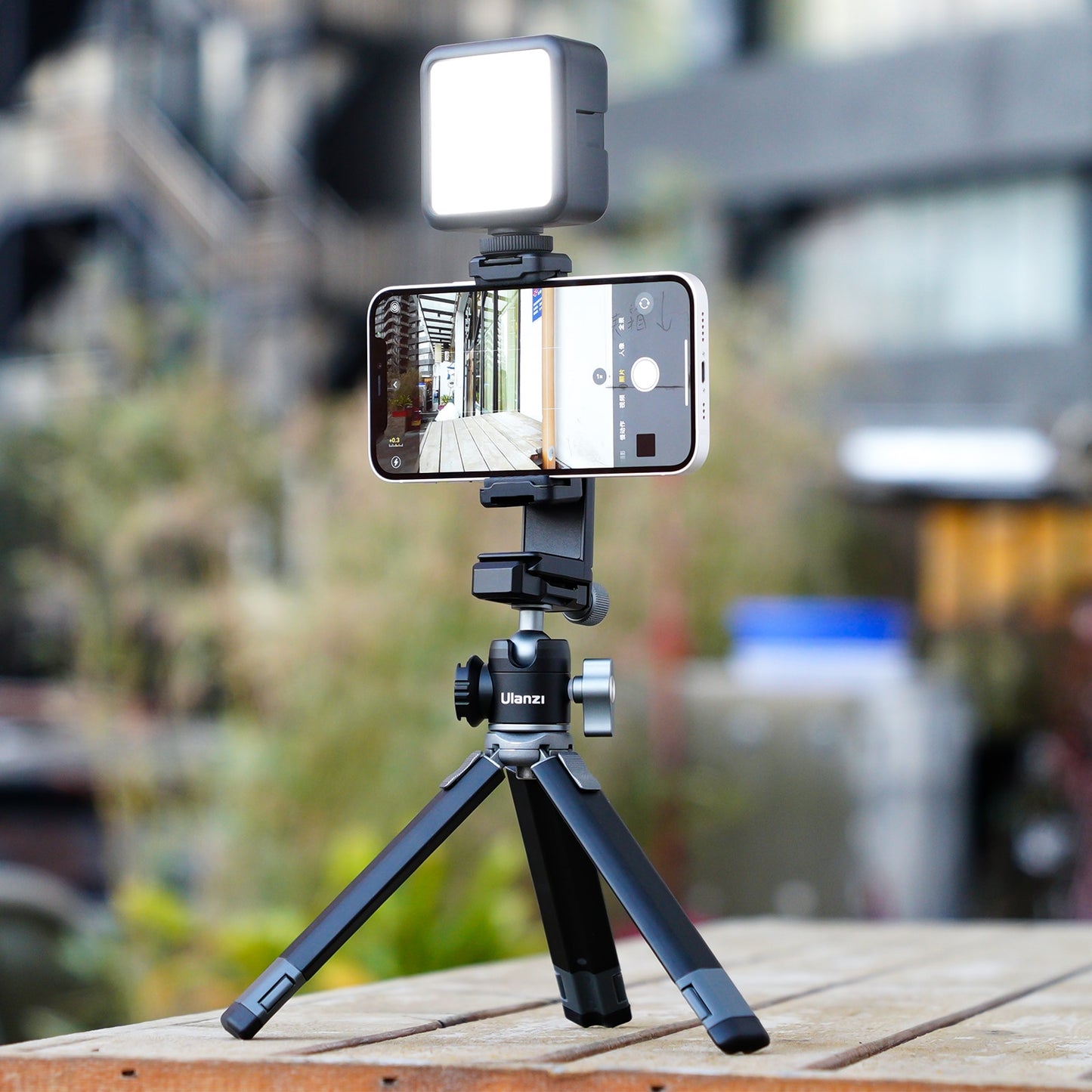 Ulanzi ST-22 360º rotatable and tiltable phone holder for tripod - with 2 Cold Shoe Mounts