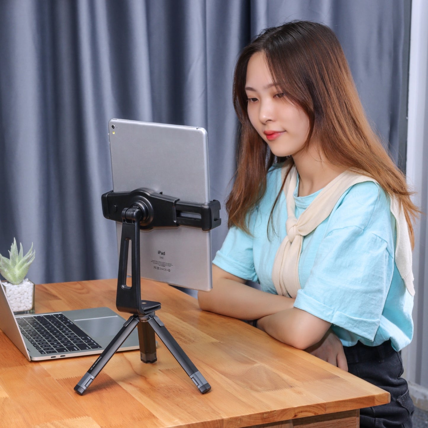 Ulanzi ST-20 360º Rotatable Tablet Holder for Tripod - with 2 Cold Shoe Mounts