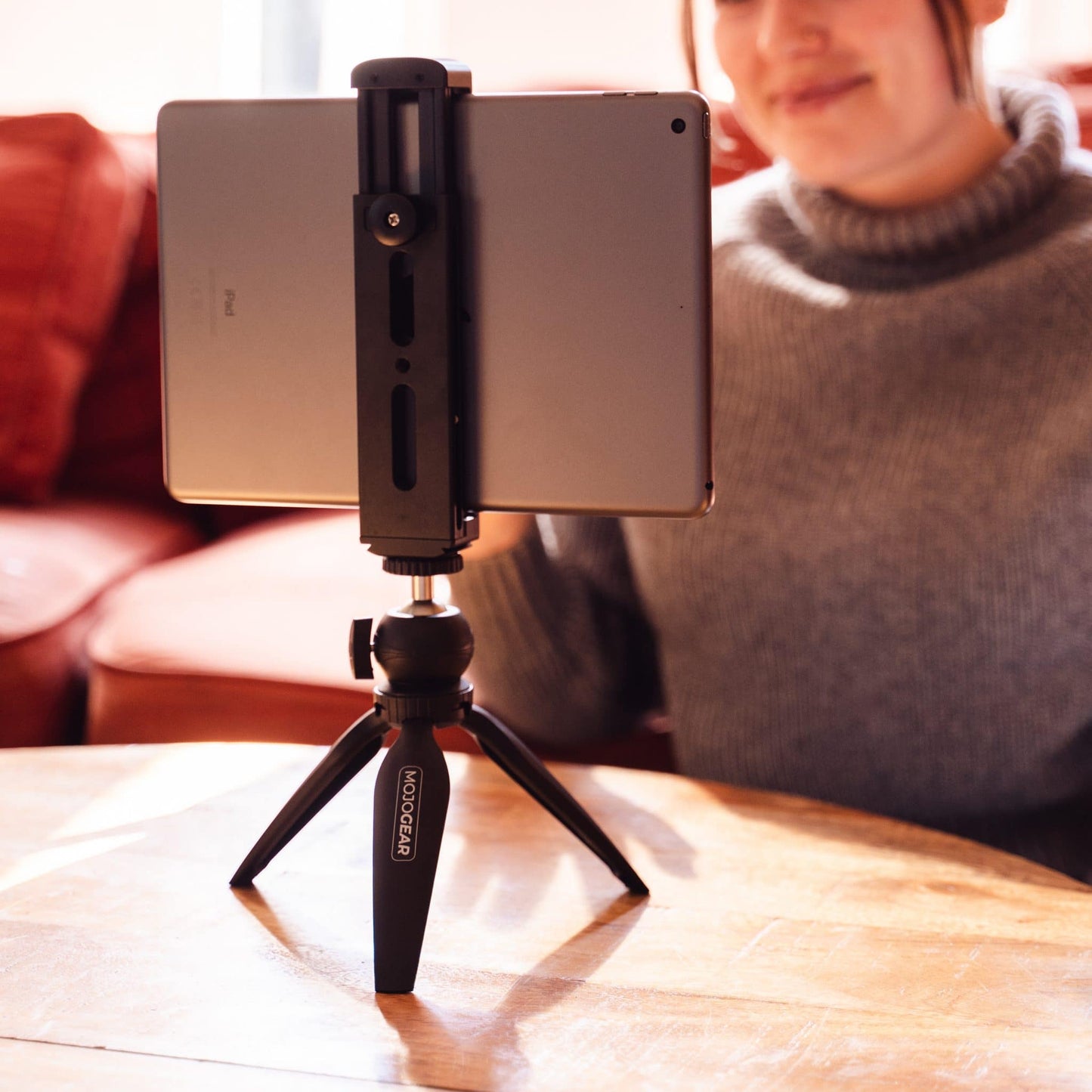 Home office set for tablet and iPad: metal tablet holder + adjustable tabletop tripod