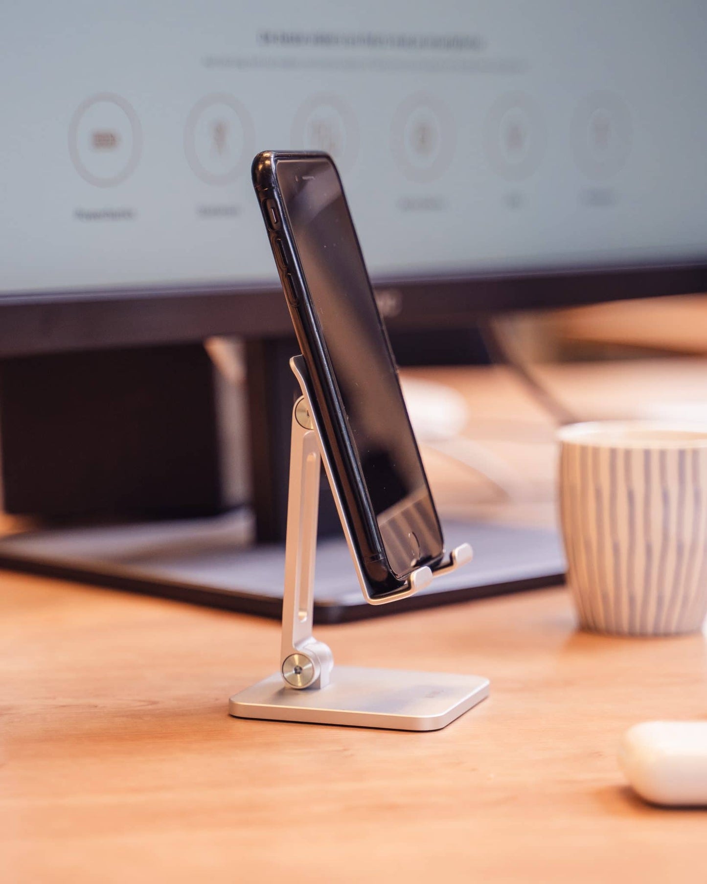 WiWu Luxe Smartphone en Tablet Standaard voor tafel of bureau Metaal - Extra Stevig & Opvouwbaar - Telefoonhouders