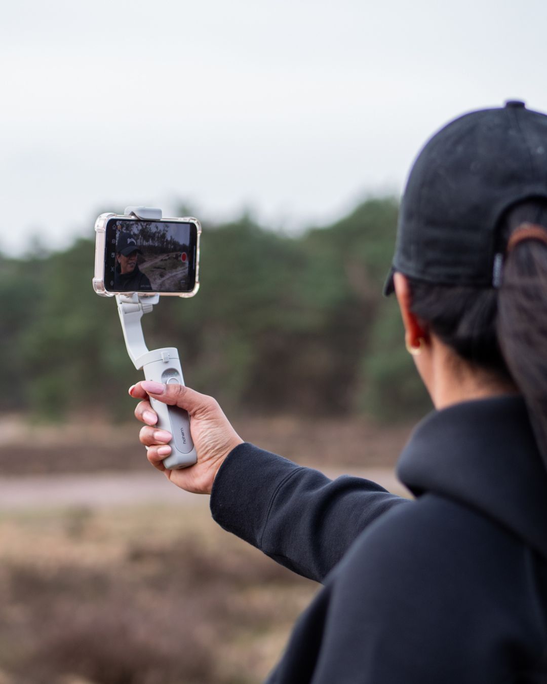 Hohem iSteady XE - lightweight smartphone gimbal