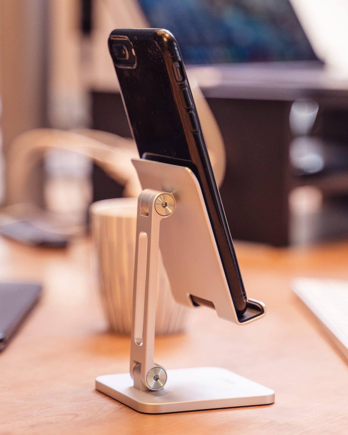 WiWu Luxe Smartphone en Tablet Standaard voor tafel of bureau Metaal - Extra Stevig & Opvouwbaar - Telefoonhouders