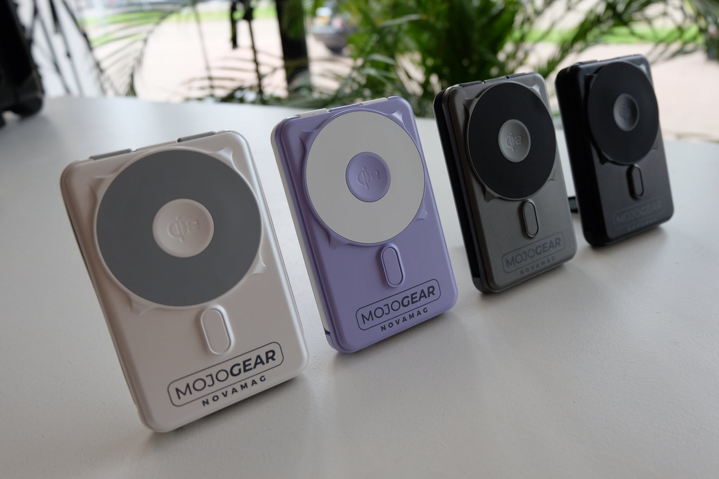 MOJOGEAR NovaMag All-in-1 Powerbank 10.000 mAh – Draadloos Qi2 & ingebouwde kabels – Zwart - Powerbanks