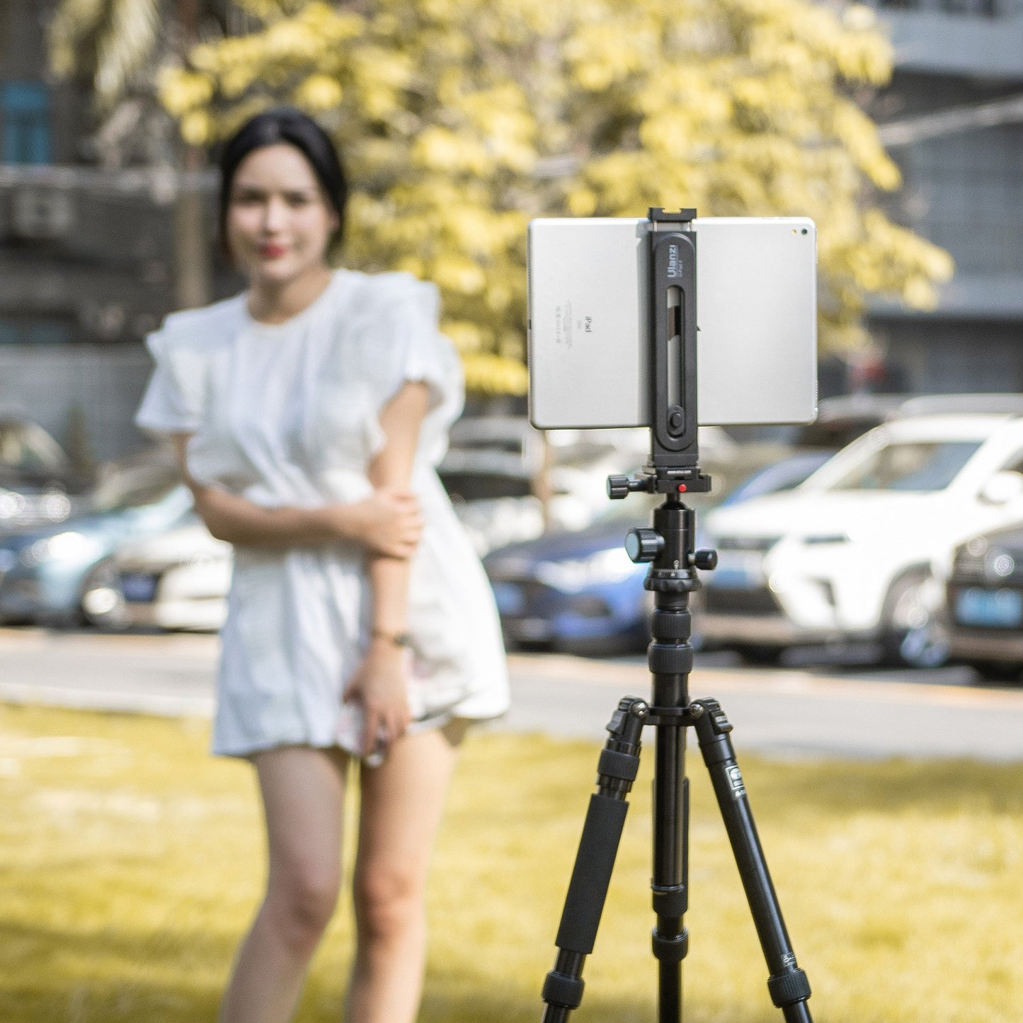 Ulanzi U-pad II - iPad & iPhone tripod holder