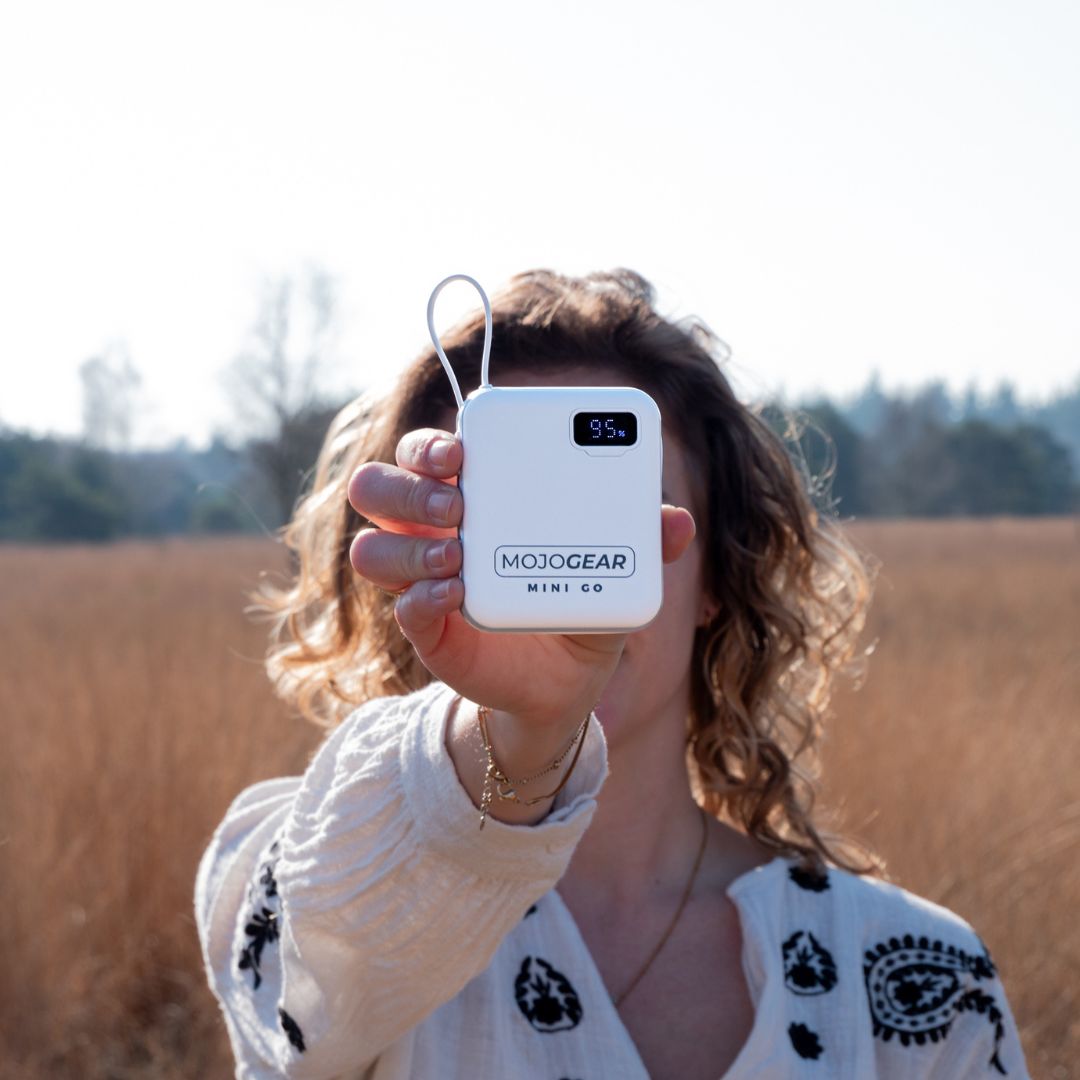 MOJOGEAR MINI GO 10,000mAh power bank with cables - White