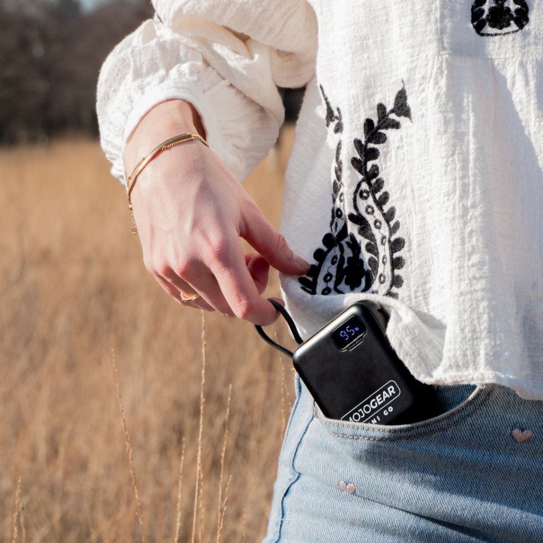 MOJOGEAR MINI GO 10,000 mAh power bank with built-in cables - Black
