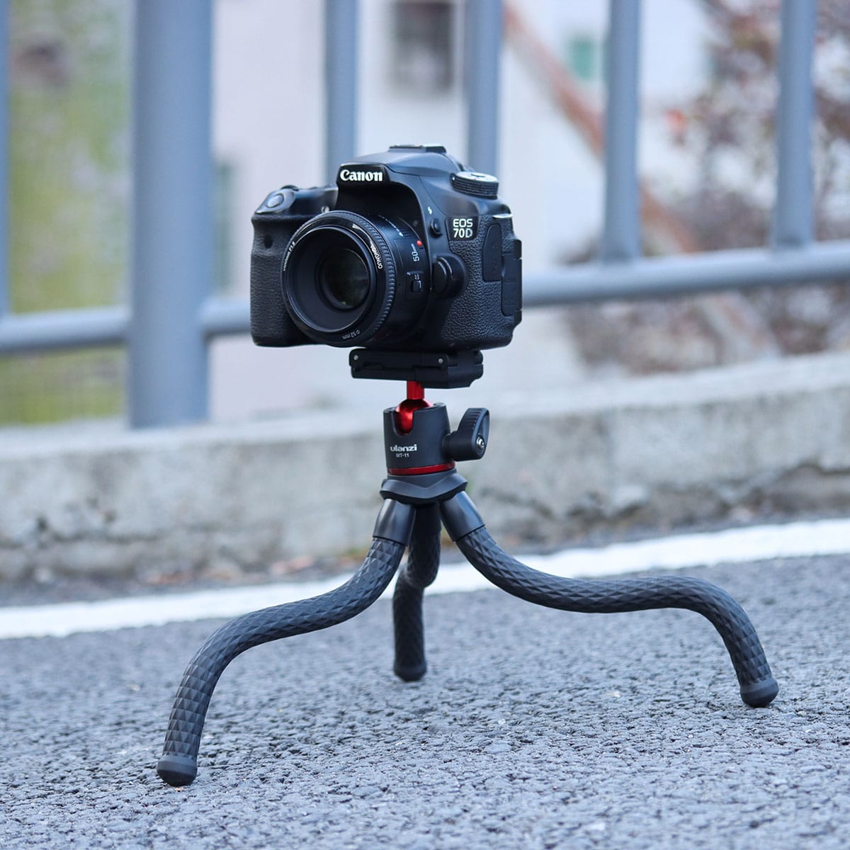 Ulanzi MT-11 flexible tripod XL with extra sturdy legs and built-in phone holder