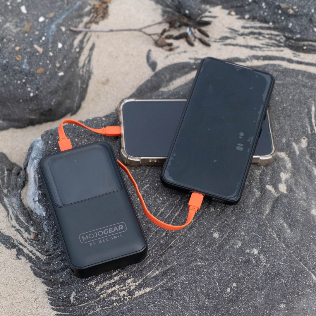 MOJOGEAR XL All-in-1 Power Bank 20,000 mAh with built-in Lightning and USB-C cables